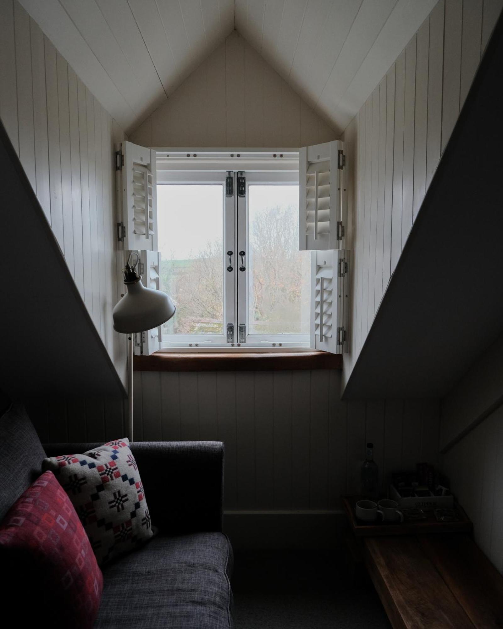 Llys Meddyg Hotel Newport  Buitenkant foto