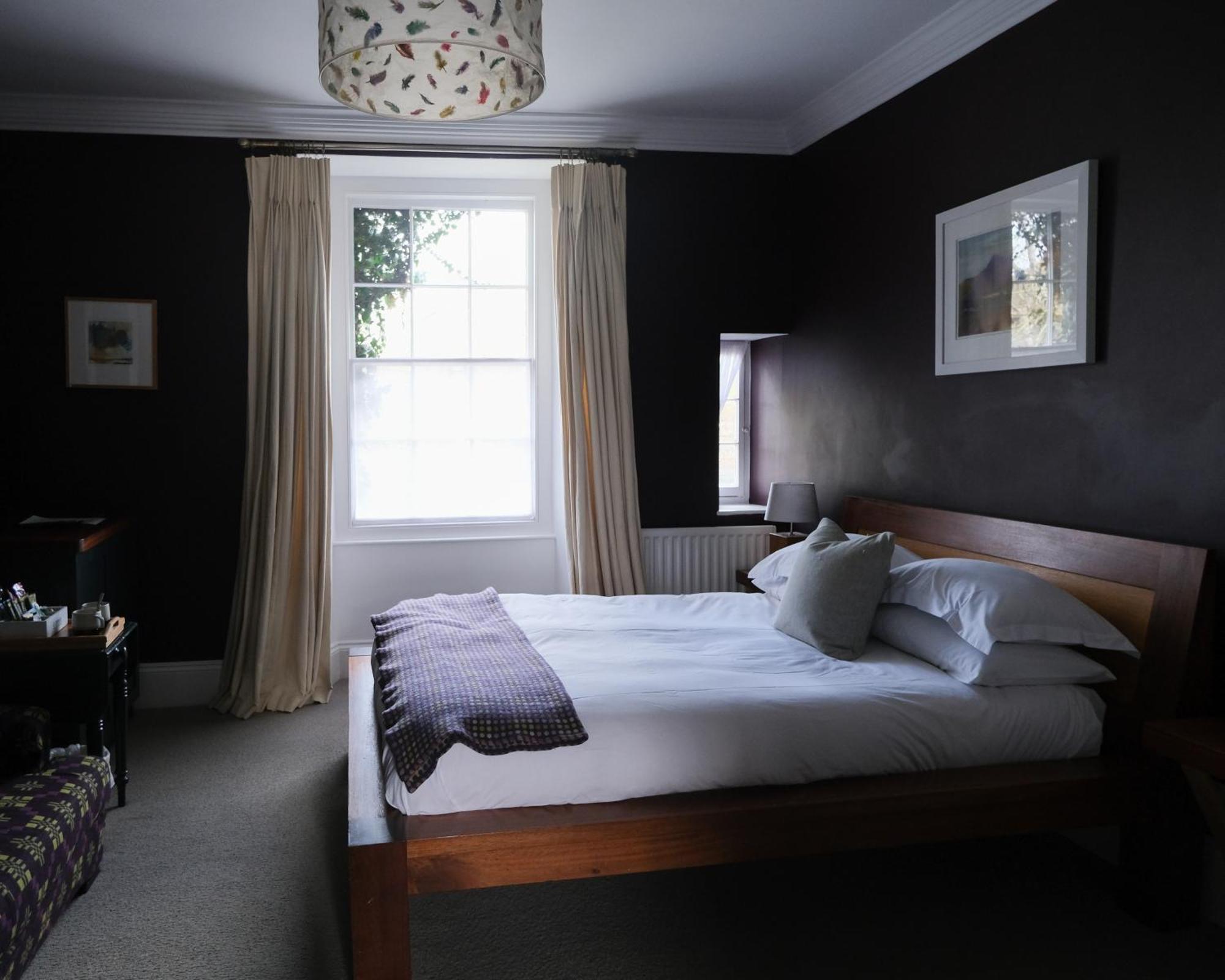 Llys Meddyg Hotel Newport  Buitenkant foto
