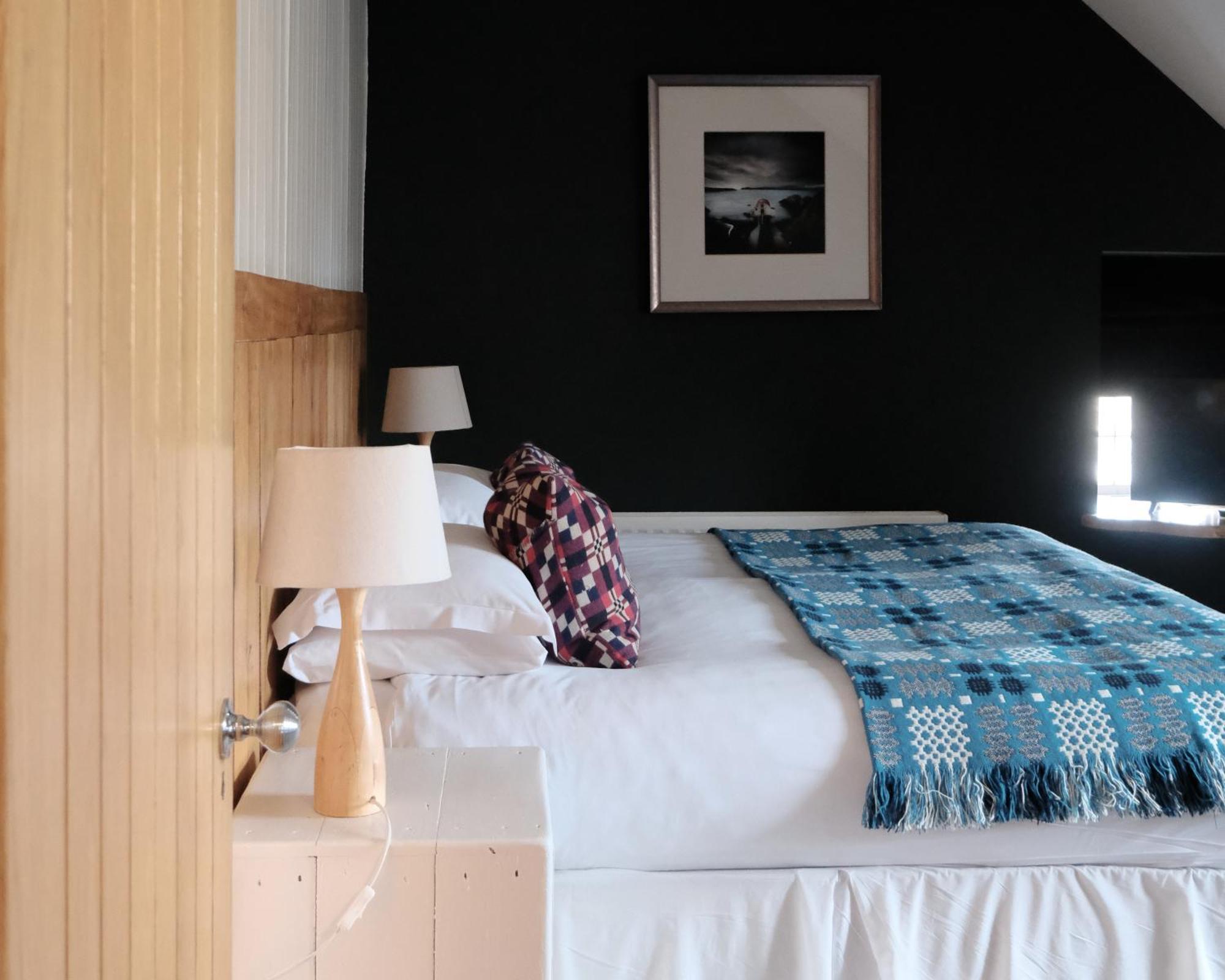 Llys Meddyg Hotel Newport  Buitenkant foto