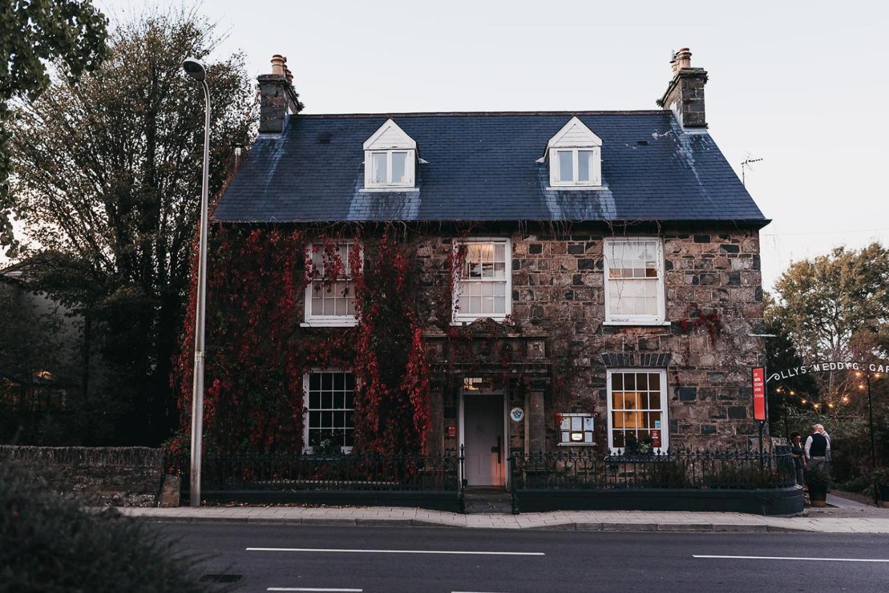 Llys Meddyg Hotel Newport  Buitenkant foto